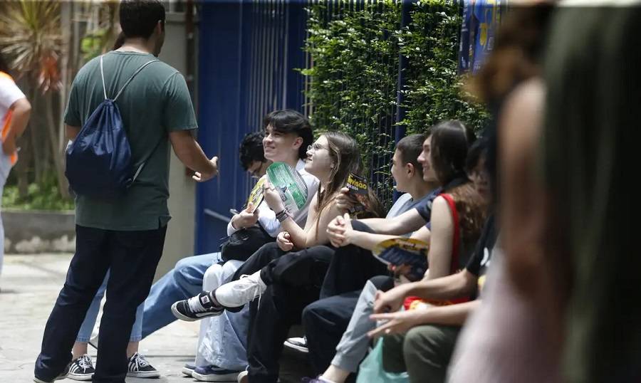 MEC abre vagas remanescentes do Fies; prazo encerra em 29 de abril