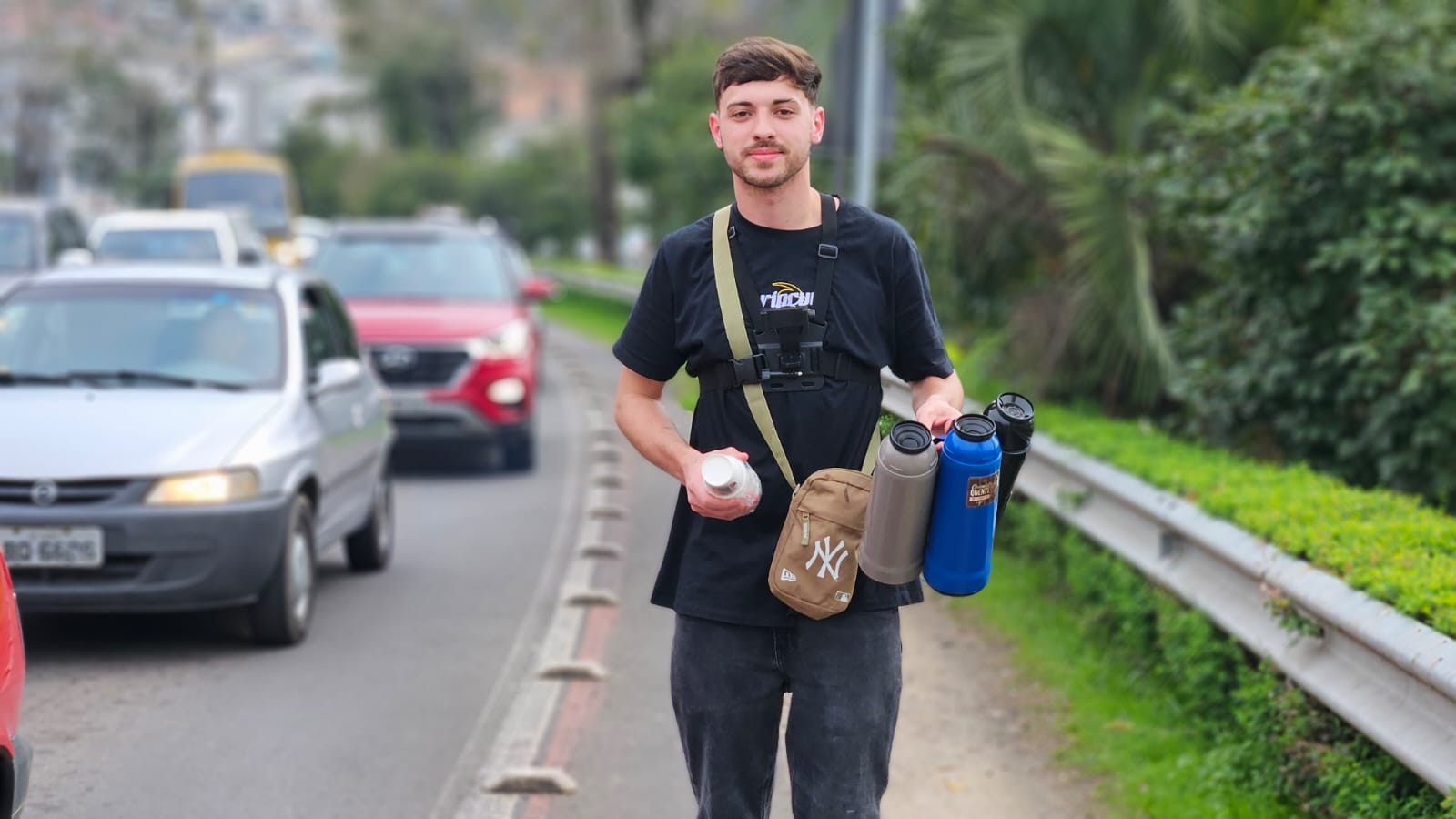 Jovem que perdeu R$ 500 mil em bets resgata a dignidade vendendo café em sinal