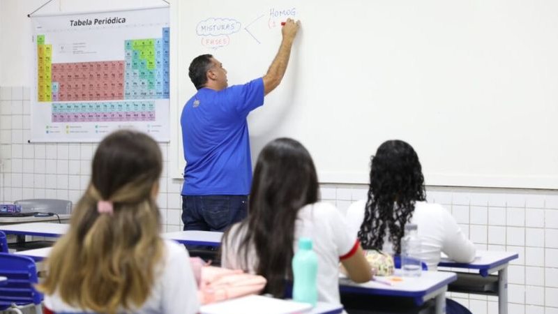 Justiça obriga Macau a nomear professores e barrar temporários