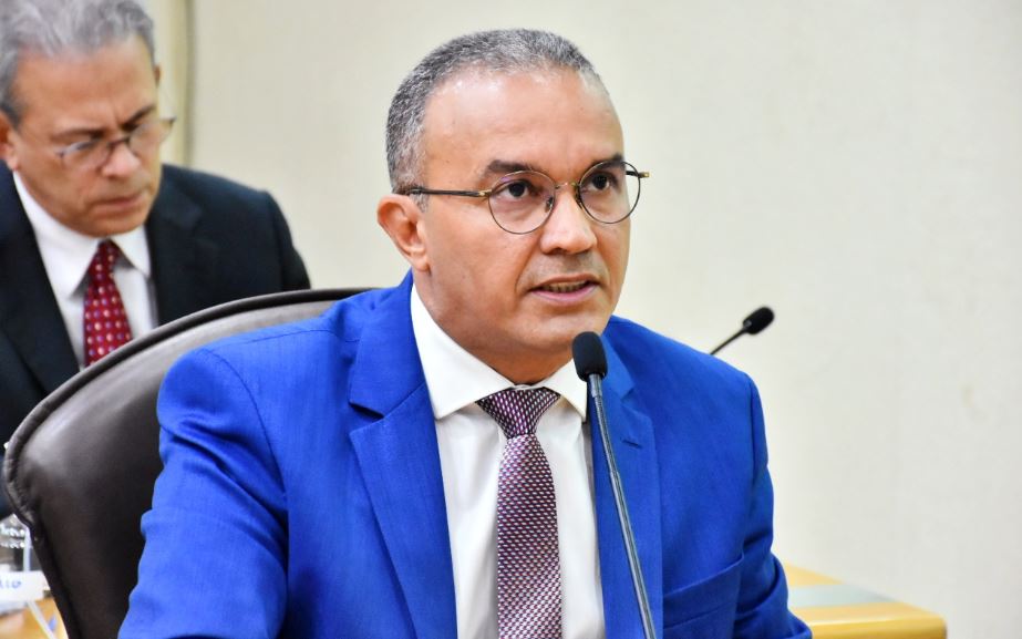 Kelps Lima questiona postura de Styvenson no Senado e com mulheres