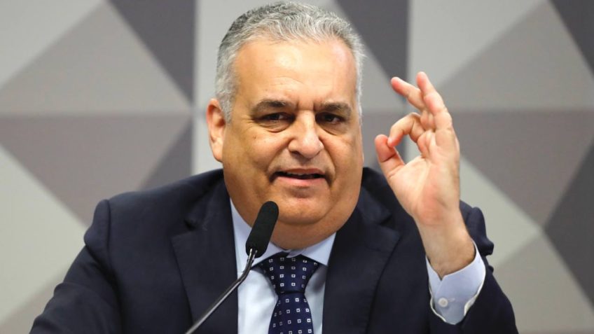 Parlamentares Acionam PF Contra Gaspar por Estupro de Vulnerável