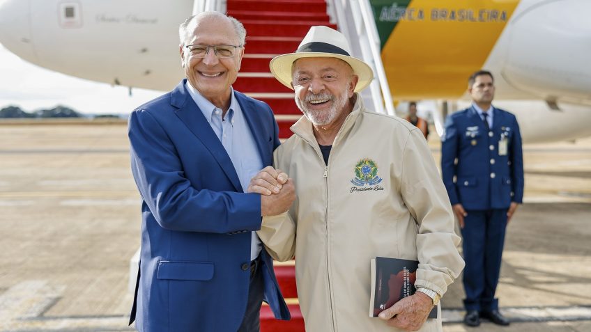 Lula desembarca na França para cúpula do G7 e busca diálogo com líderes globais