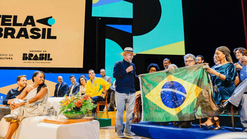 Lula pede que esquerda use verde e amarelo na Copa contra "fascistas"