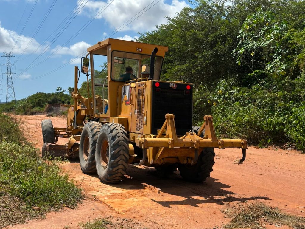 Prefeitura de Macaíba intensifica manutenção de estradas vicinais