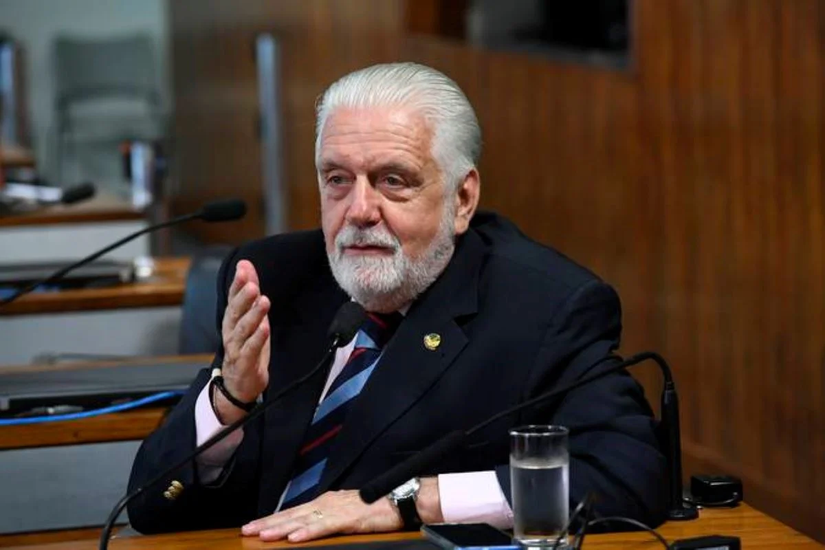 Conversas revelam viagens de Jaques Wagner em aeronaves do Master