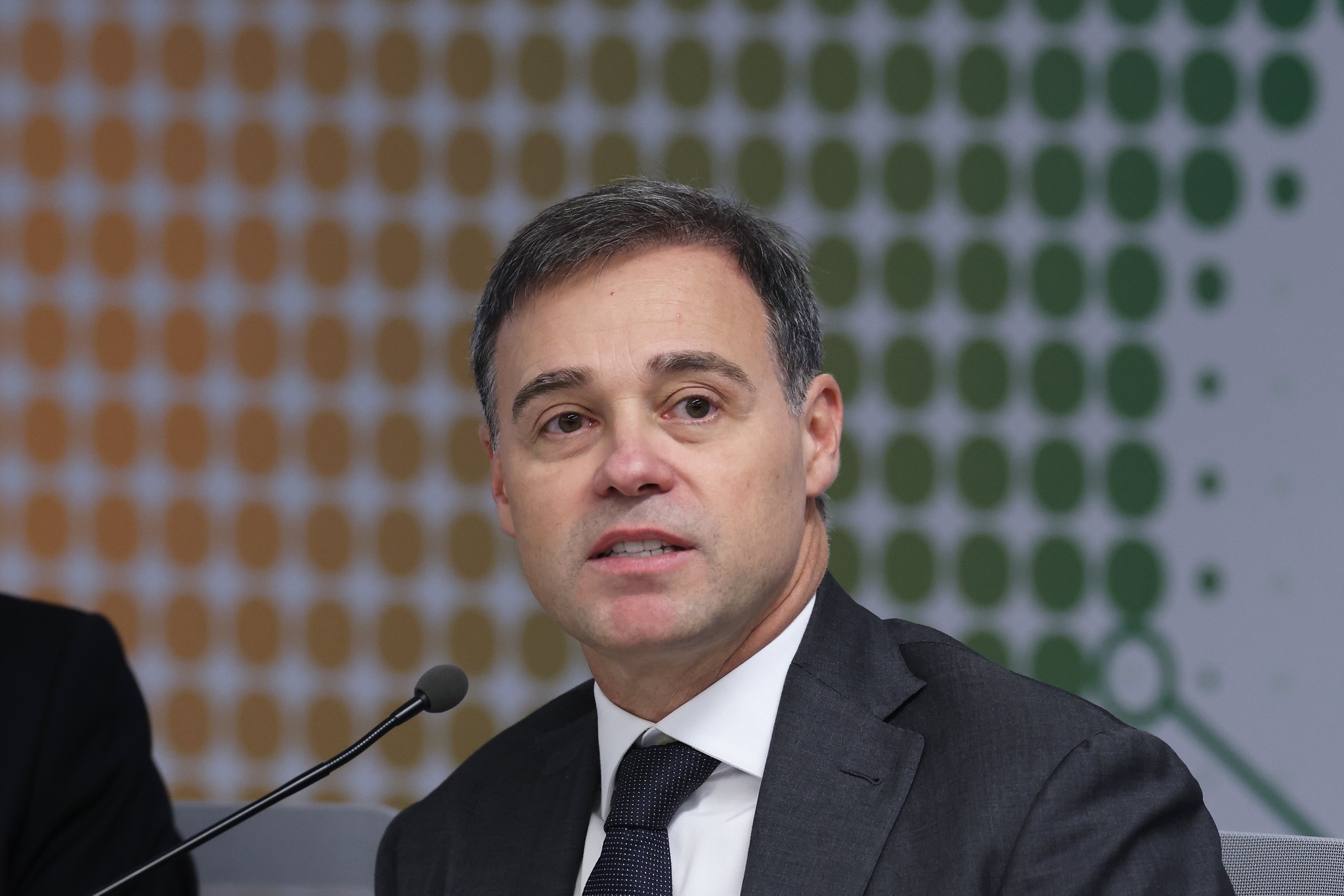 Mesmo após parecer da PGR   Mendonça deverá levar ao plenário do STF mensagens envolvendo Alexandre de Moraes e Daniel Vorcaro