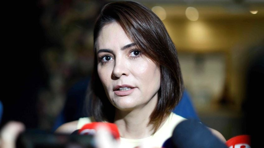 Prisão domiciliar de Jair Bolsonaro impacta campanha de MICHELLE
