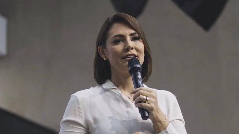 Michelle Bolsonaro inicia campanha em Brasília e pede votos para Flávio Bolsonaro