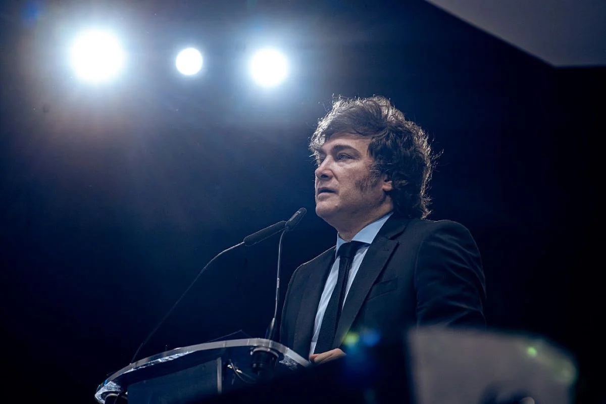 Javier Milei associa legalização do aborto à queda da natalidade na Argentina