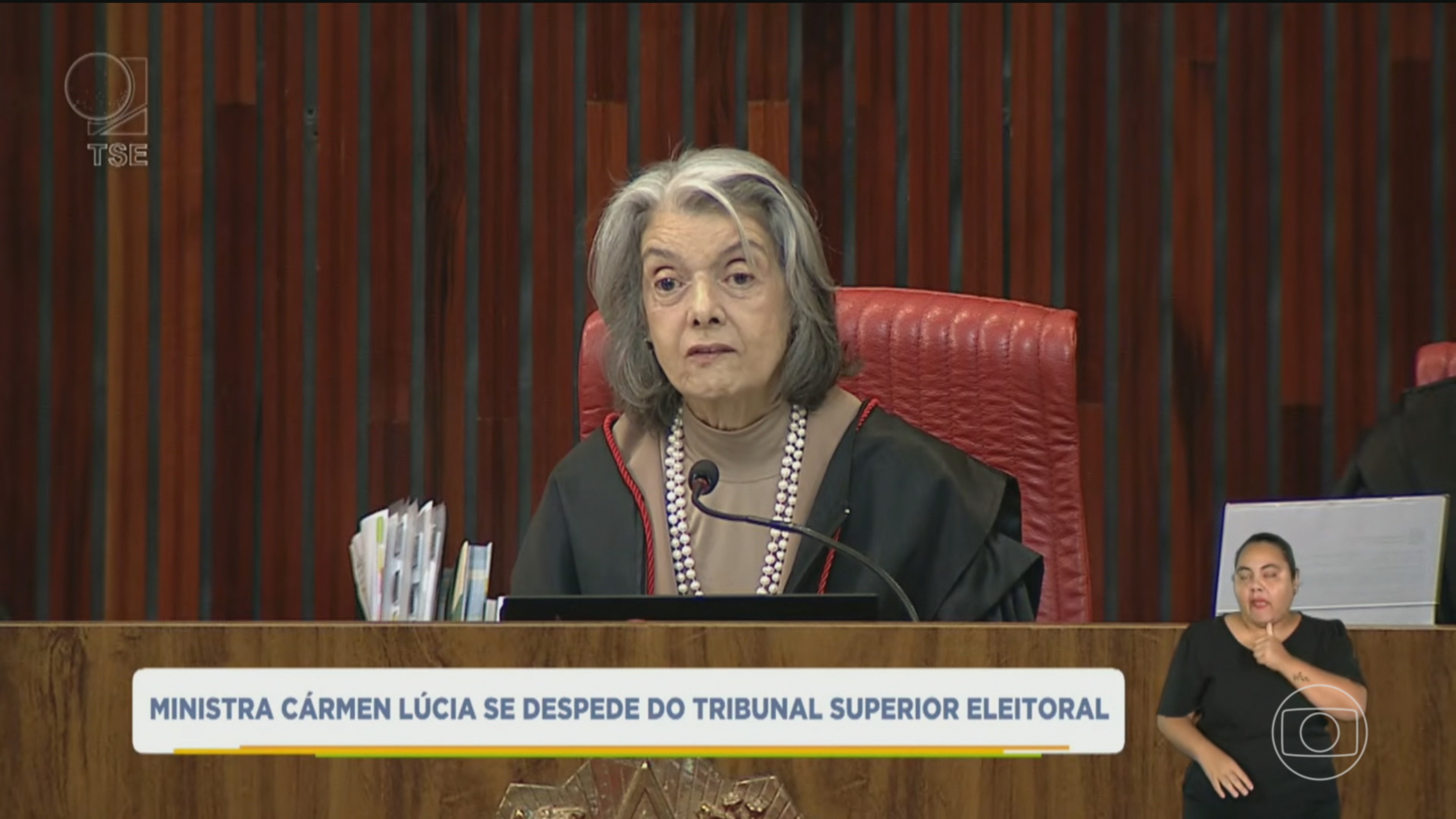 Cármen Lúcia clama por mais mulheres na política e fim da violência
