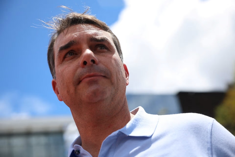Moraes solicita parecer da PGR sobre ausência de Flávio Bolsonaro à PF