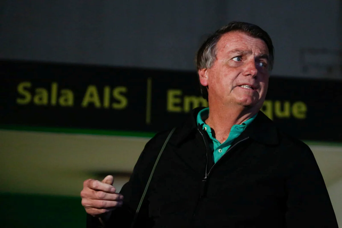 Moraes ordena que Exército entregue 8 armas de Bolsonaro à PF em 48 horas