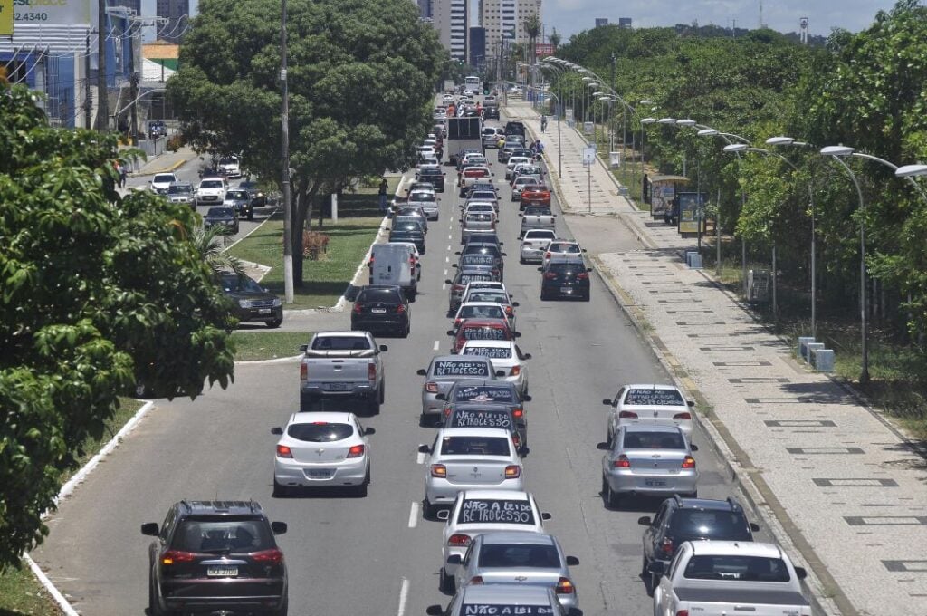 Projeto de Lei que precariza trabalho revolta motoristas em Natal