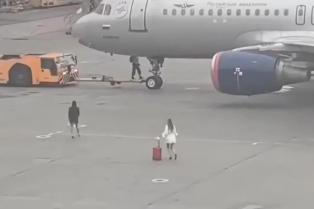 Duas mulheres invadem pista do aeroporto internacional de Moscou após perderem voo