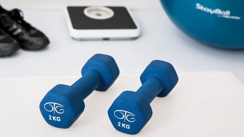 Musculação promove reprogramação molecular no fígado e reduz gordura
