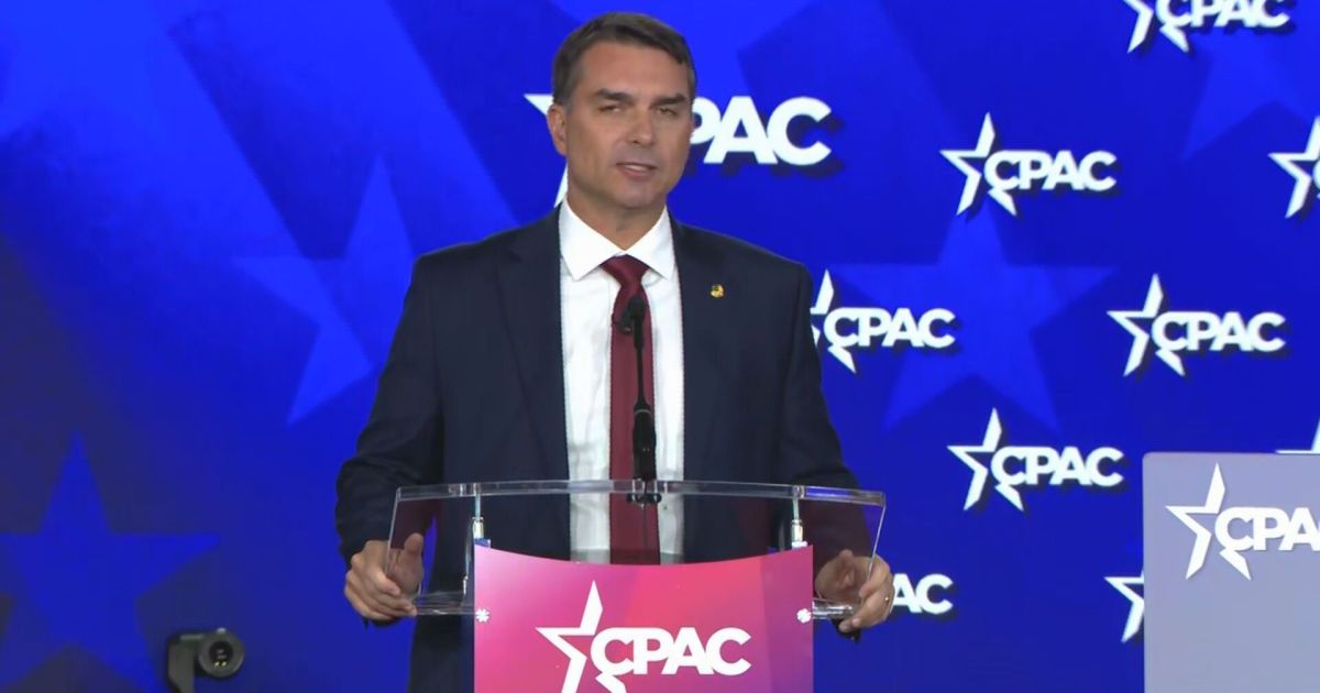 Pré-candidato Flávio Bolsonaro Rechaça Intervenção Externa