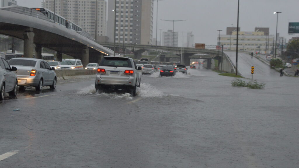 Prefeitura de Natal decreta alerta por chuvas e ventos