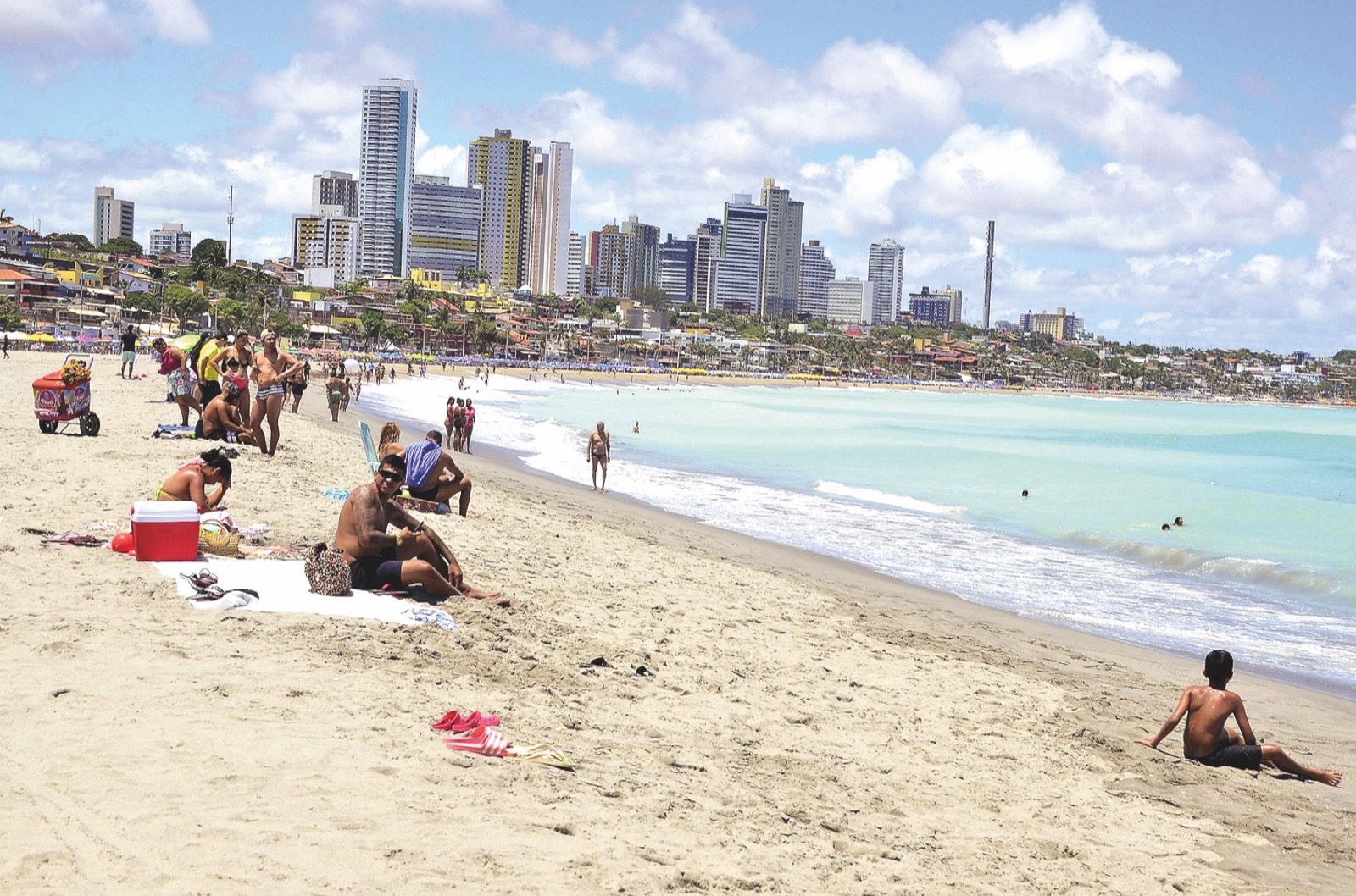 Prefeitura do Natal oficializa instalação de quadras esportivas nas areias de Ponta Negra
