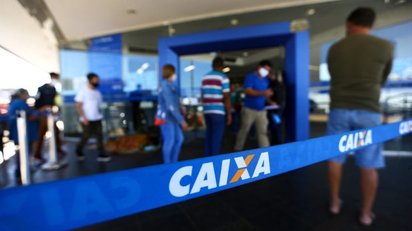 PF mira desvio de R$ 45 milhões de clientes da Caixa