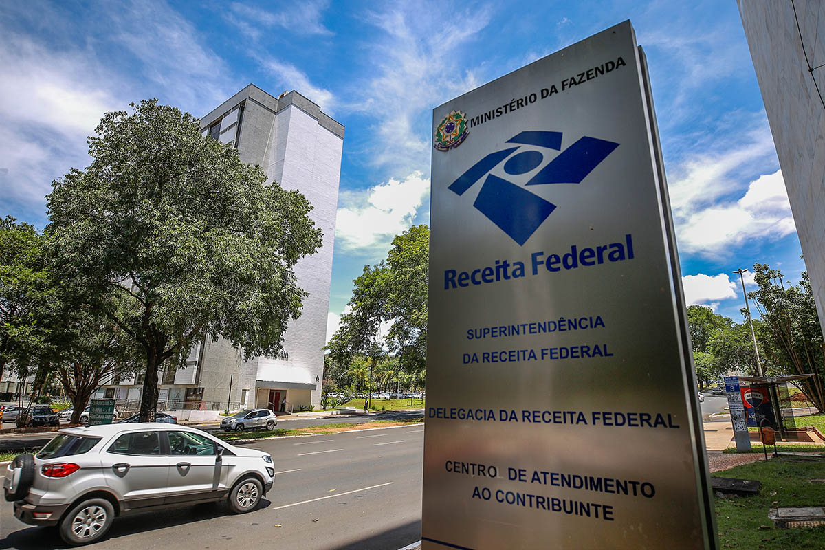Receita Federal e PF desarticulam quadrilha de R$ 1 bilhão em marketplaces
