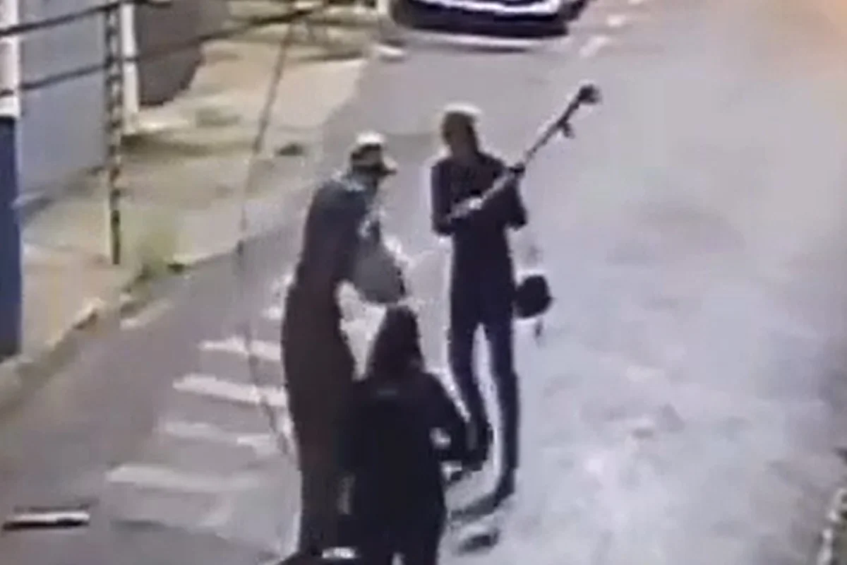 Homem é preso após agredir idosa com paulada para roubar bolsa em Manhuaçu