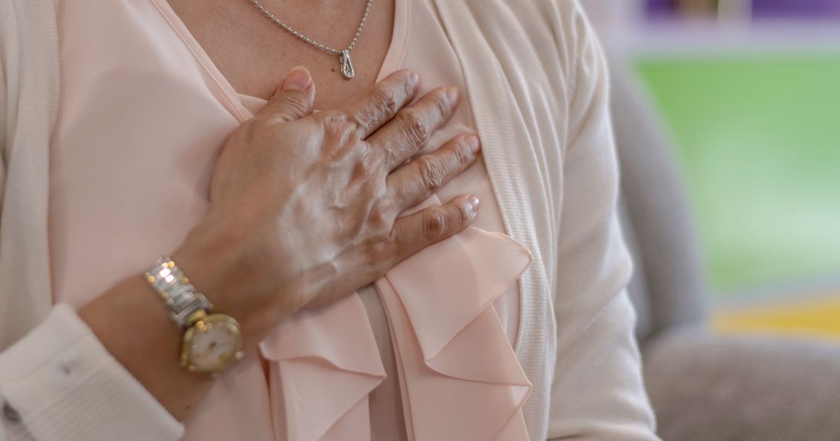 Mulher de 65 anos tem "ataque do coração" por estar feliz demais | CNN Brasil