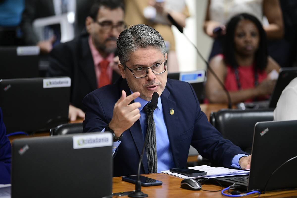 Relator sobre indiciamento de ministros: "Ninguém está acima da lei"