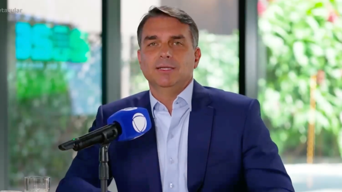 Flávio não descarta Jair Bolsonaro como ministro em eventual governo