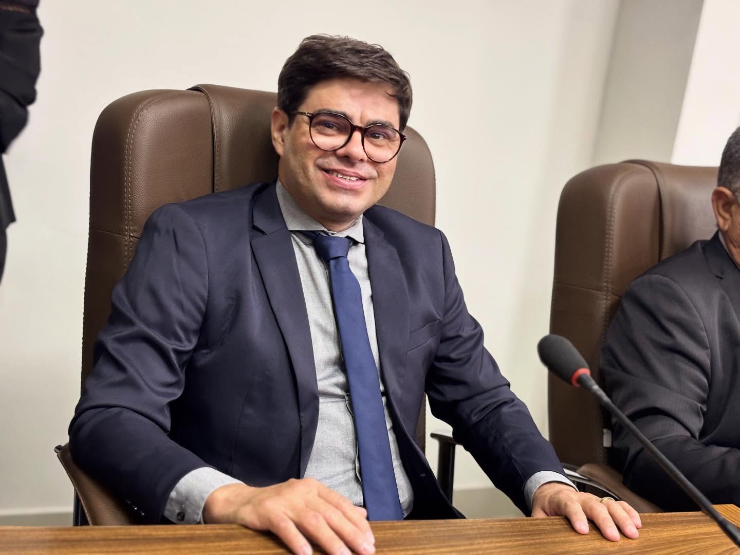 Vídeo: Vereador de Currais Novos que "passou a mão" em estagiária é indiciado por importunação sexual