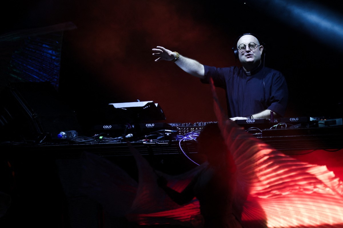 Padre DJ Peixoto lidera rave católica por Papa Francisco