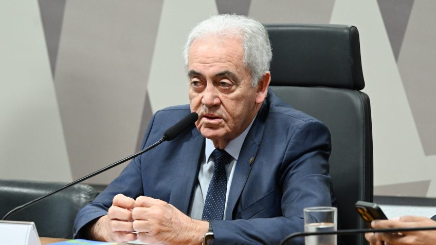 Presidente da CCJ afirma que PEC do fim da 6x1 ficará para julho