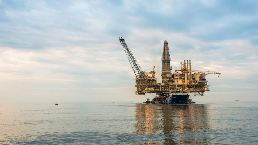 Petroleiras lucram US$ 30 milhões por hora com guerra no Irã