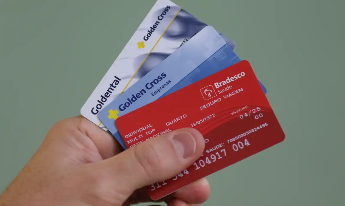 Planos de saúde coletivos têm aumento de 9,9%, informa ANS