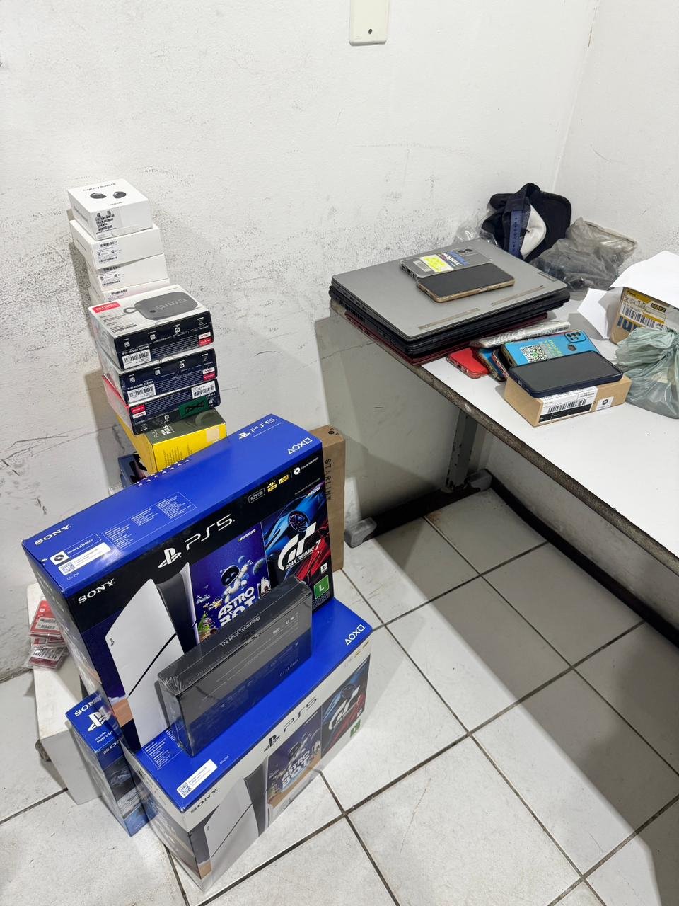 PM frustra assalto com reféns e recupera R$ 500 mil em produtos na zona Norte de Natal