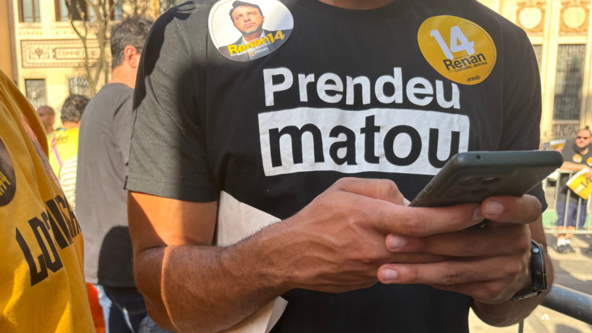 Renan Santos inicia campanha em SP com retórica de confronto ao crime