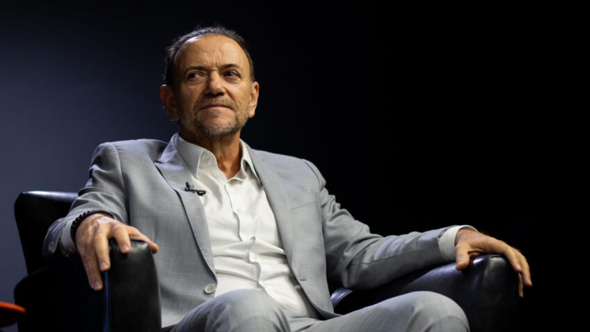 Presidente do PT minimiza encontro de Flávio Bolsonaro com Trump e cita marketing político