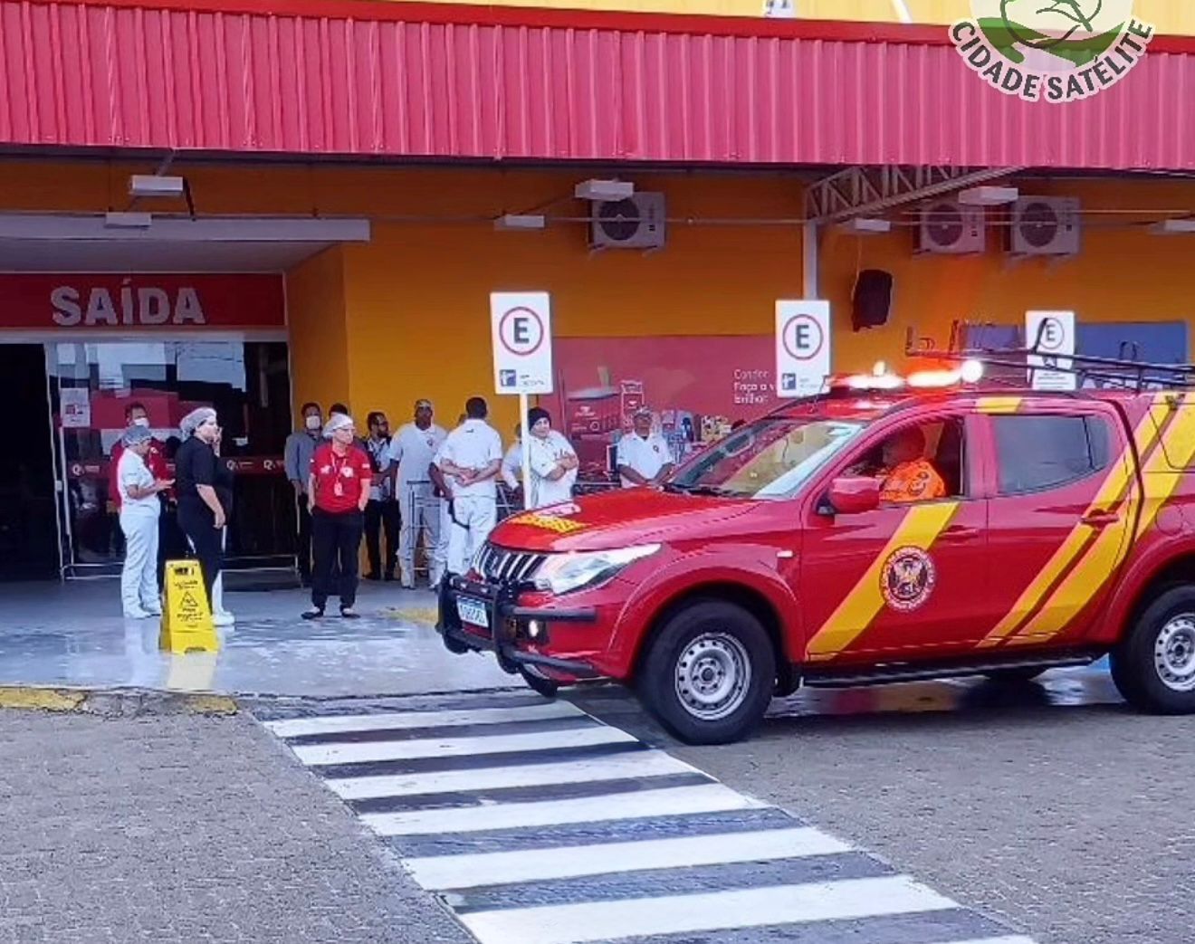 Incêndio em atacado na Zona Sul mobiliza bombeiros em Natal