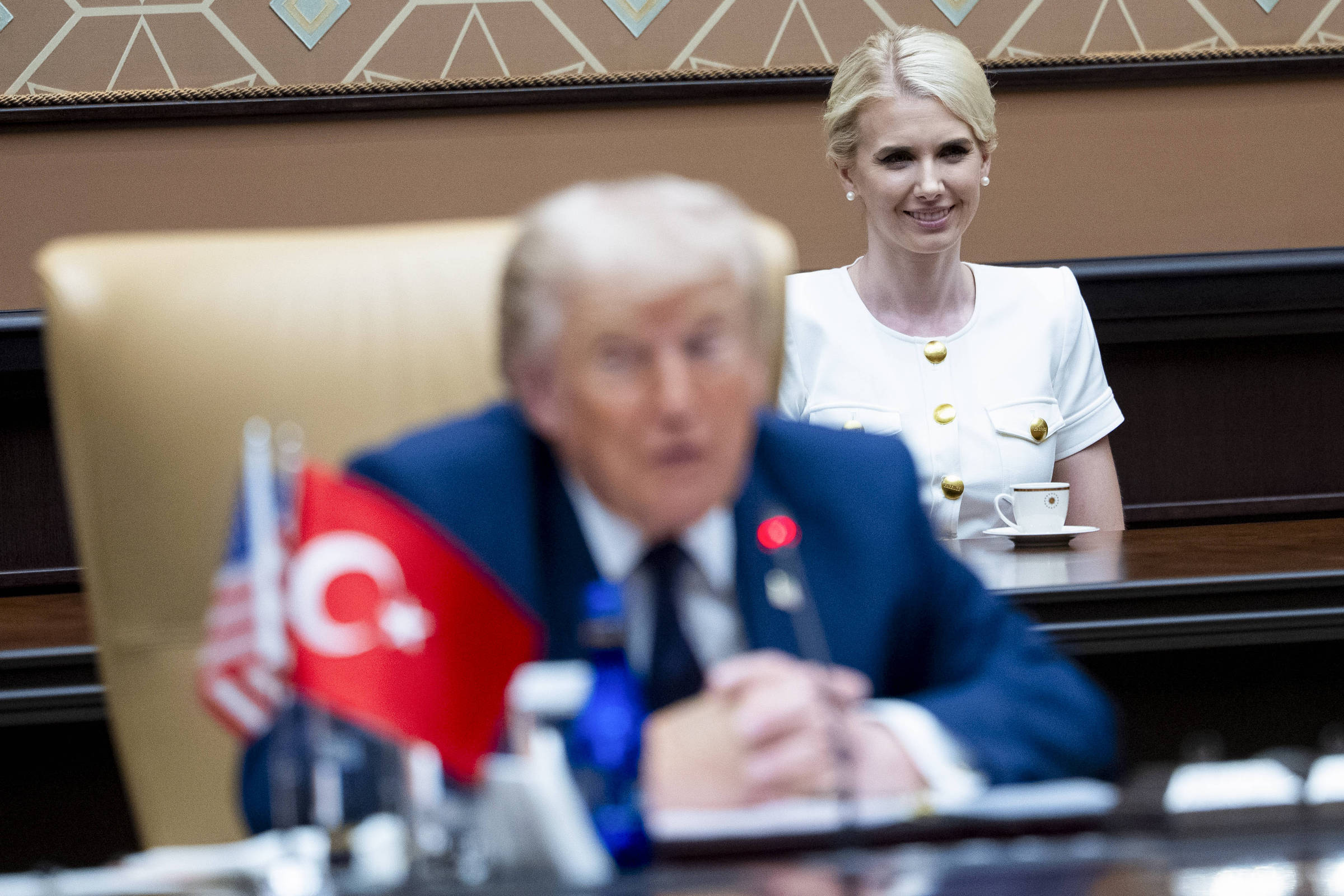 Natalie Harp: a trajetória da assessora que virou sombra de Donald Trump