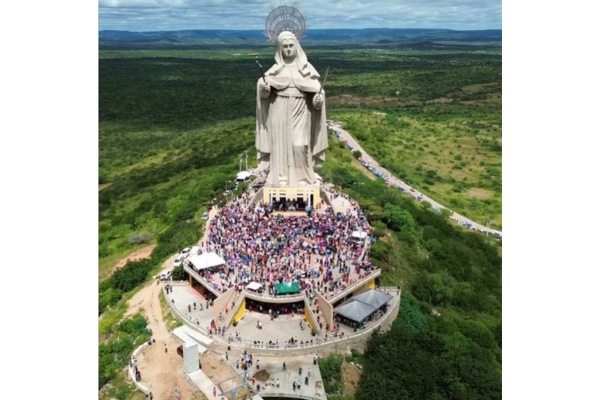 Santa Cruz recebe 100 mil fiéis para procissão de Santa Rita de Cássia