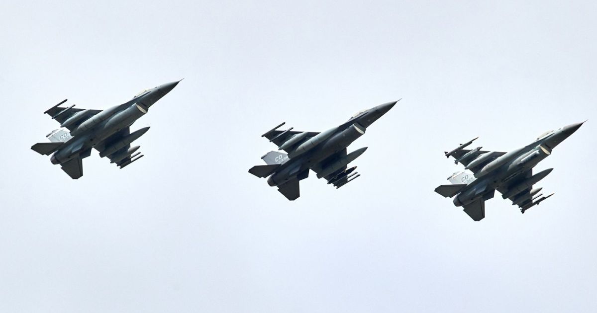 Estados Unidos reforçam presença militar no Oriente Médio após escalada
