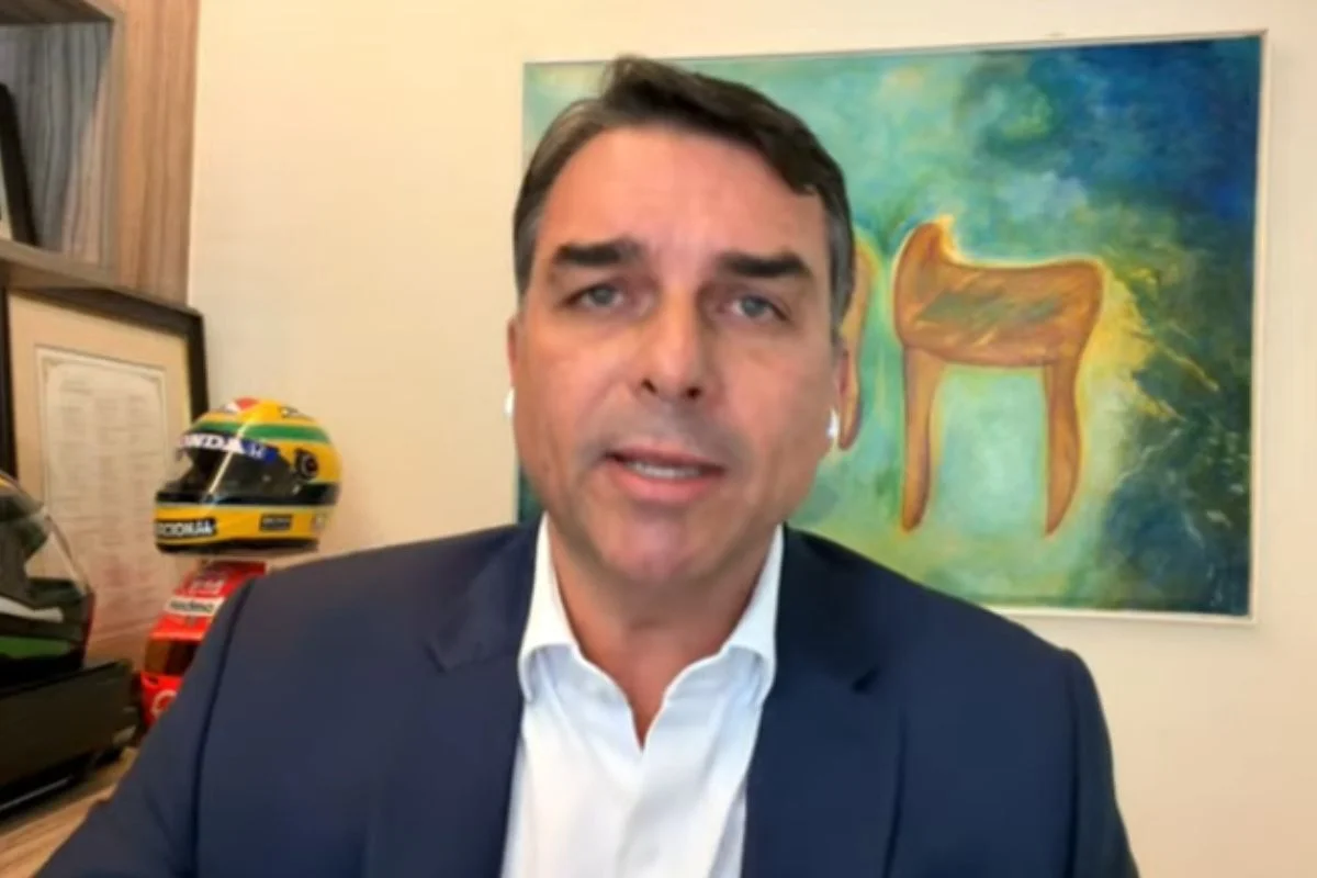 Sistema do TSE restaura filiação de Flávio Bolsonaro ao PL