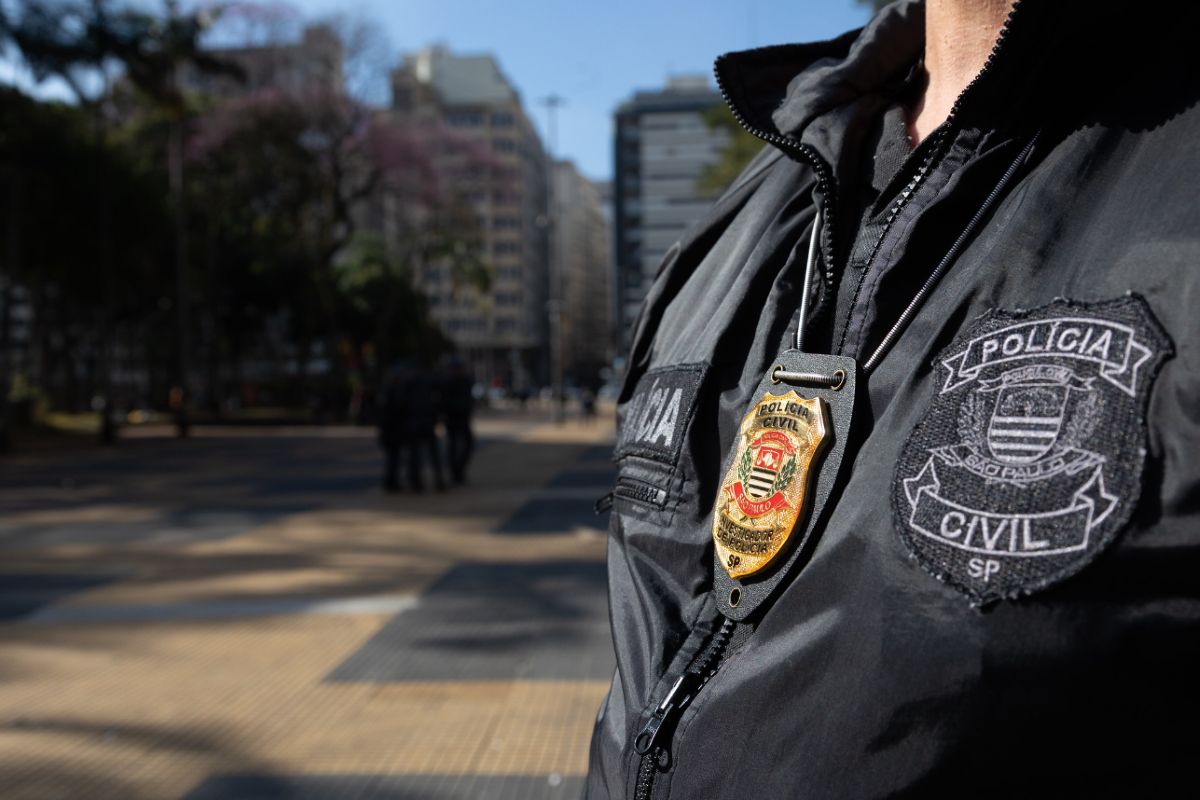 Tarcísio demite policiais ligados ao PCC