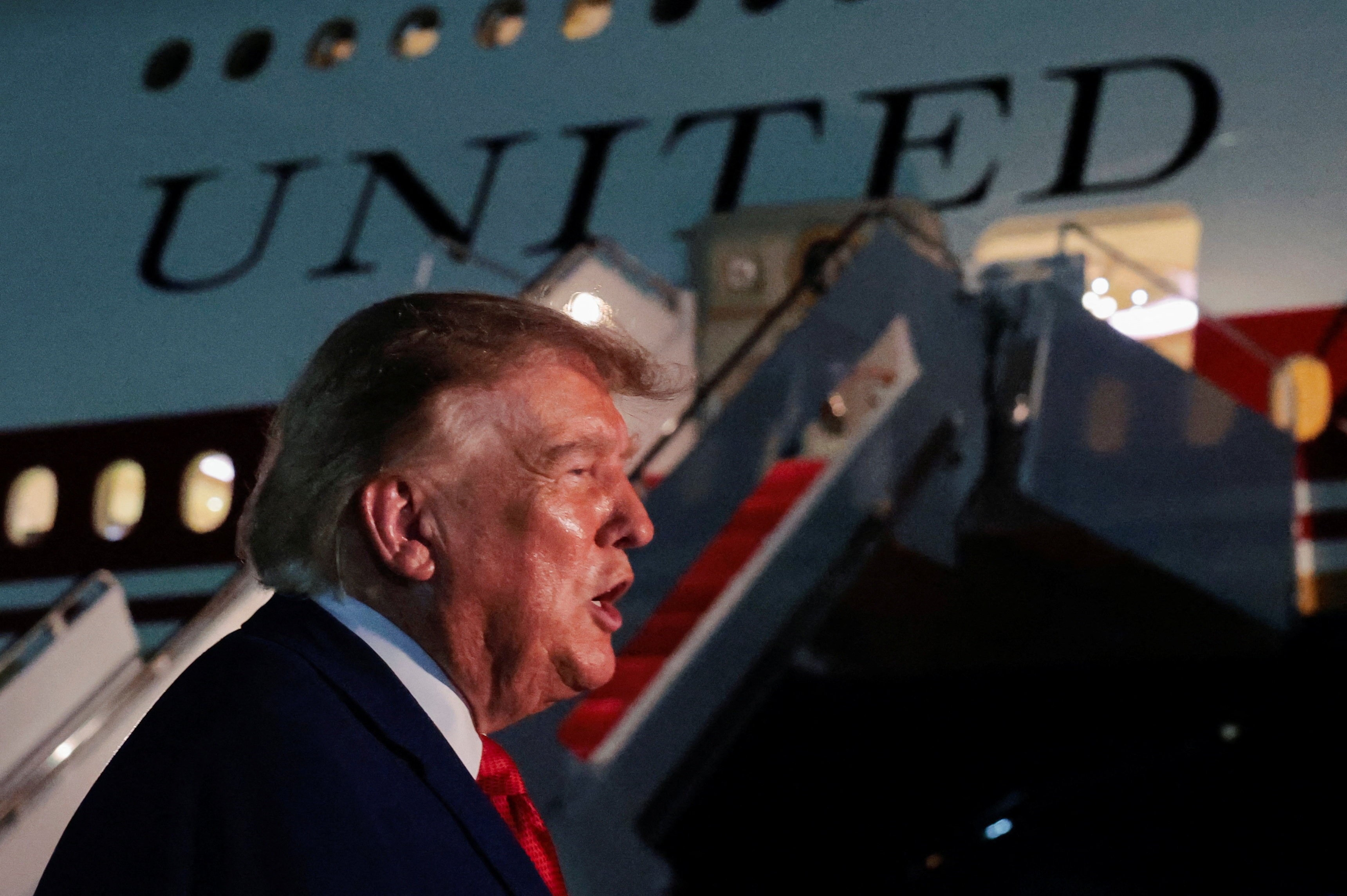 Donald Trump confirma voo secreto após ameaça de segurança