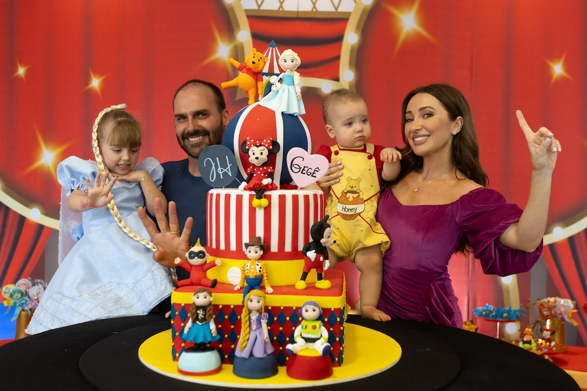 Governo Trump concede green card a Eduardo, Heloísa e filhos do casal Bolsonaro