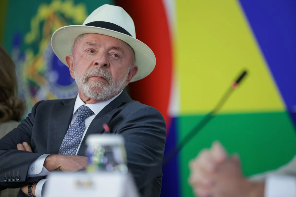 Federação Brasil da Esperança aciona TSE contra rede de IA que ataca Lula