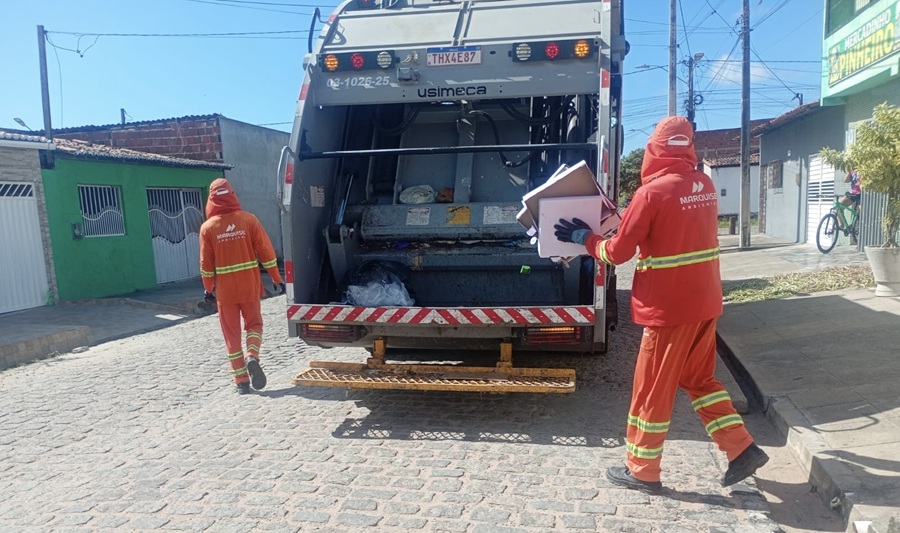 Urbana intensifica coleta de resíduos nas ruas Belo Horizonte e Ferreira Itajubá nas Rocas