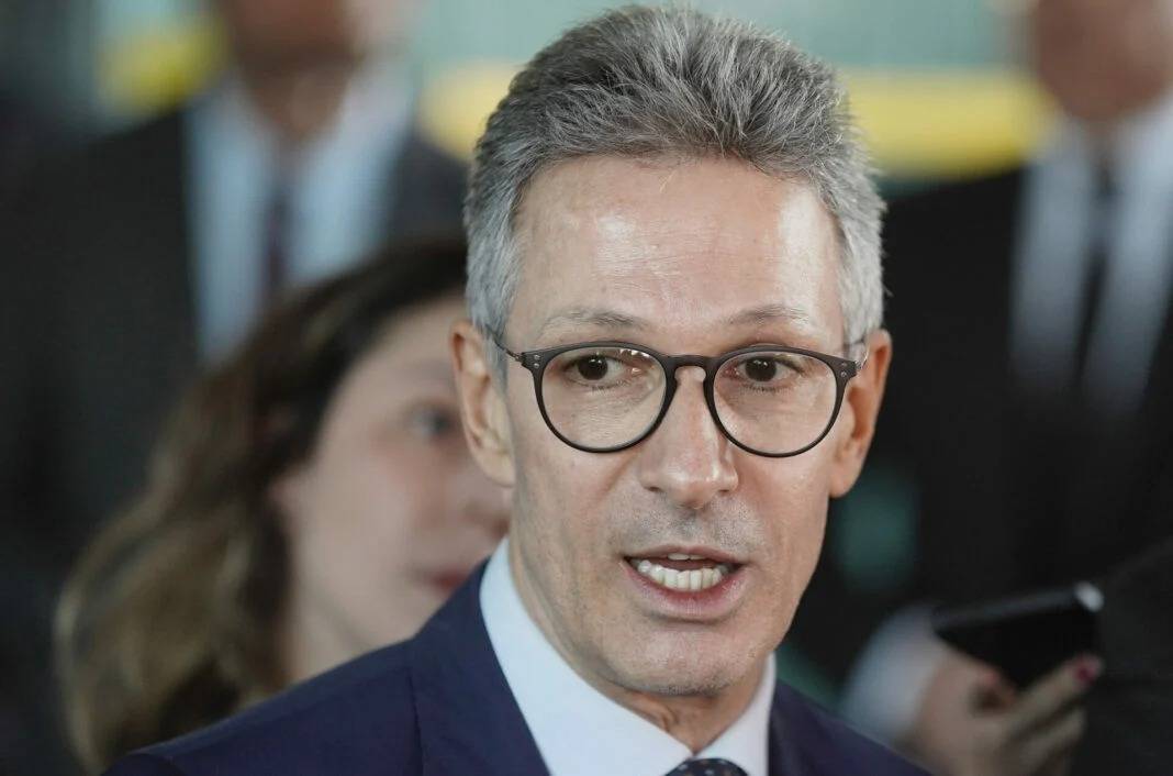 Zema desiste de debate da Band após confirmação da ausência de Lula