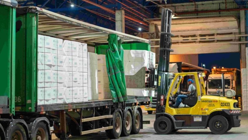 46% das indústrias planejam rever investimentos se jornada de trabalho mudar
