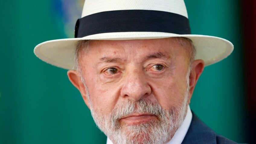 Lula Revoga a “Taxa das Blusinhas” Após Forte Pressão Popular e Busca Apoio Eleitoral