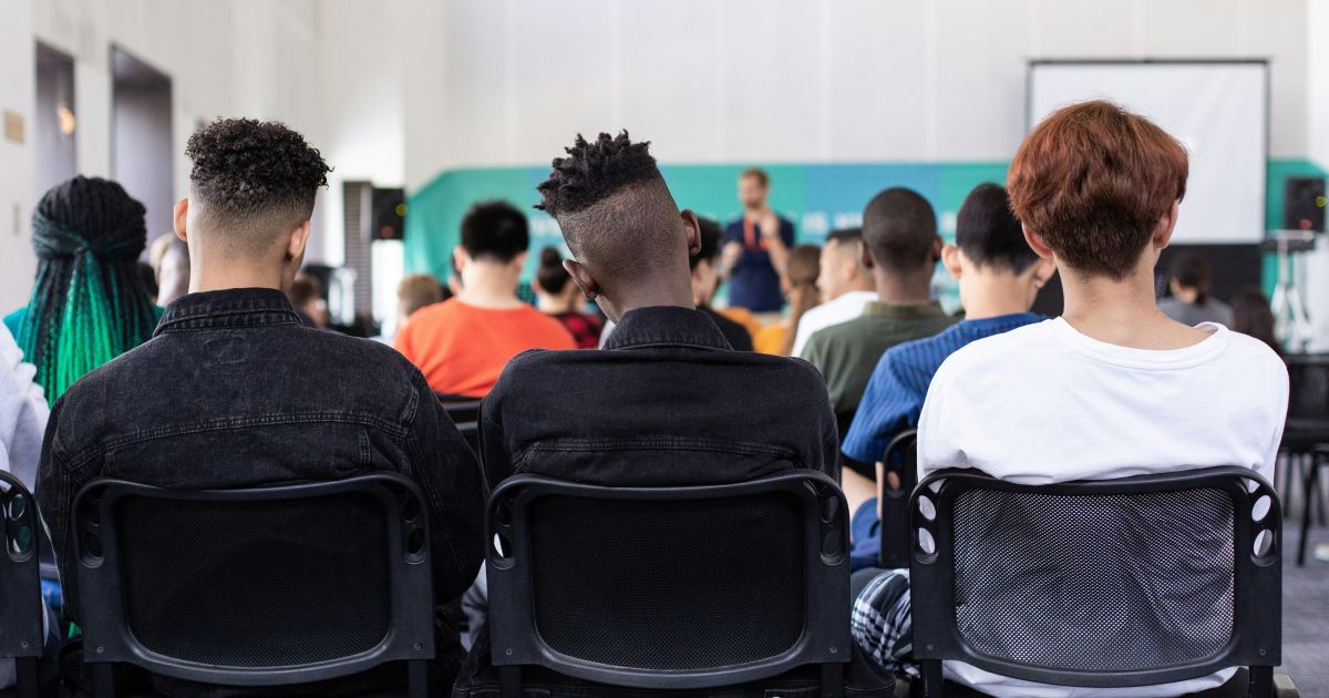 MEC lança guia para combater violência e bullying em escolas após pesquisa apontar dificuldades de gestores